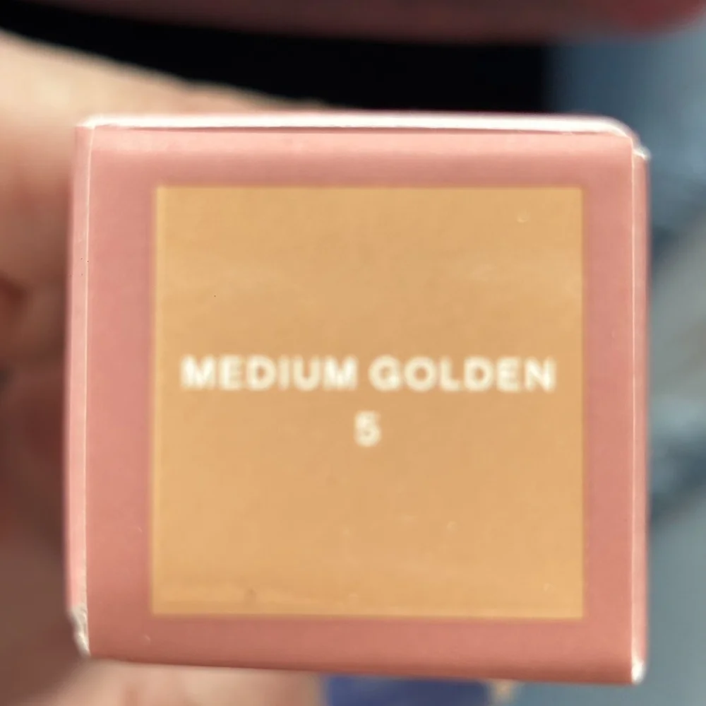 PATRICK TA Major Skin Soft Blur Brightening Hydrating Concealer MEDIUM GOLDEN 5. - Picture 3 of 7